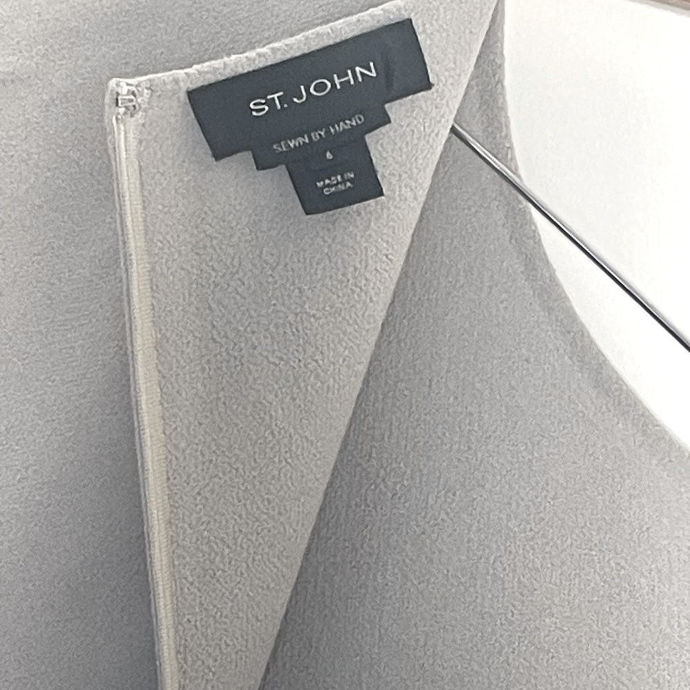 St. John sheath w cap sleeves gray